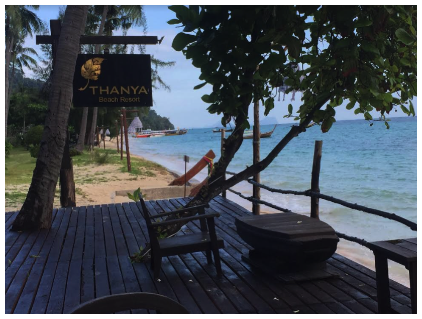 Terasse ved Thanya Beach Resort